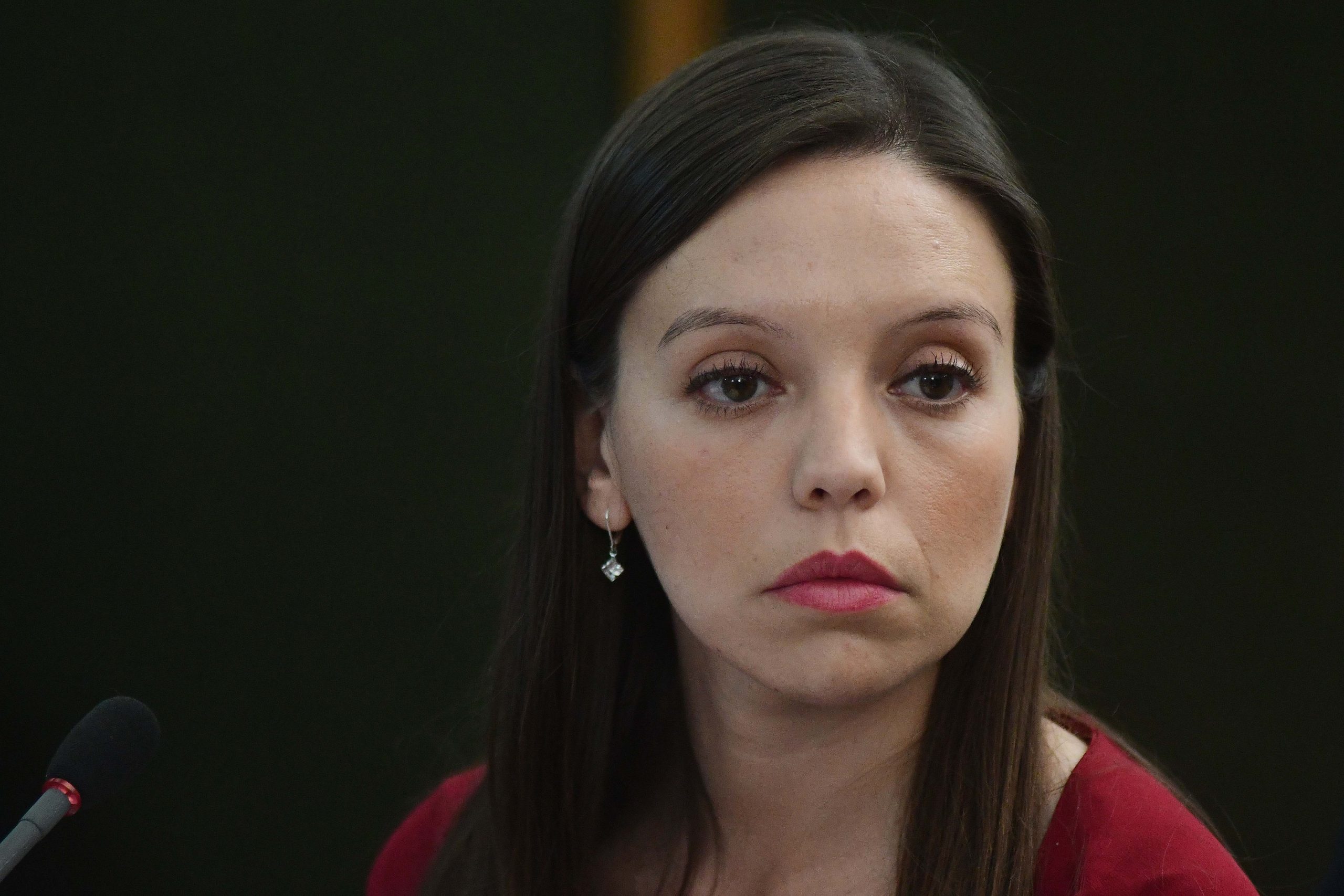 EL ESQUEMA DE LOS 300 MILLONES QUE PONE A LA SENADORA CAMILA FLORES EN LA MIRA DE LA FISCALÍA